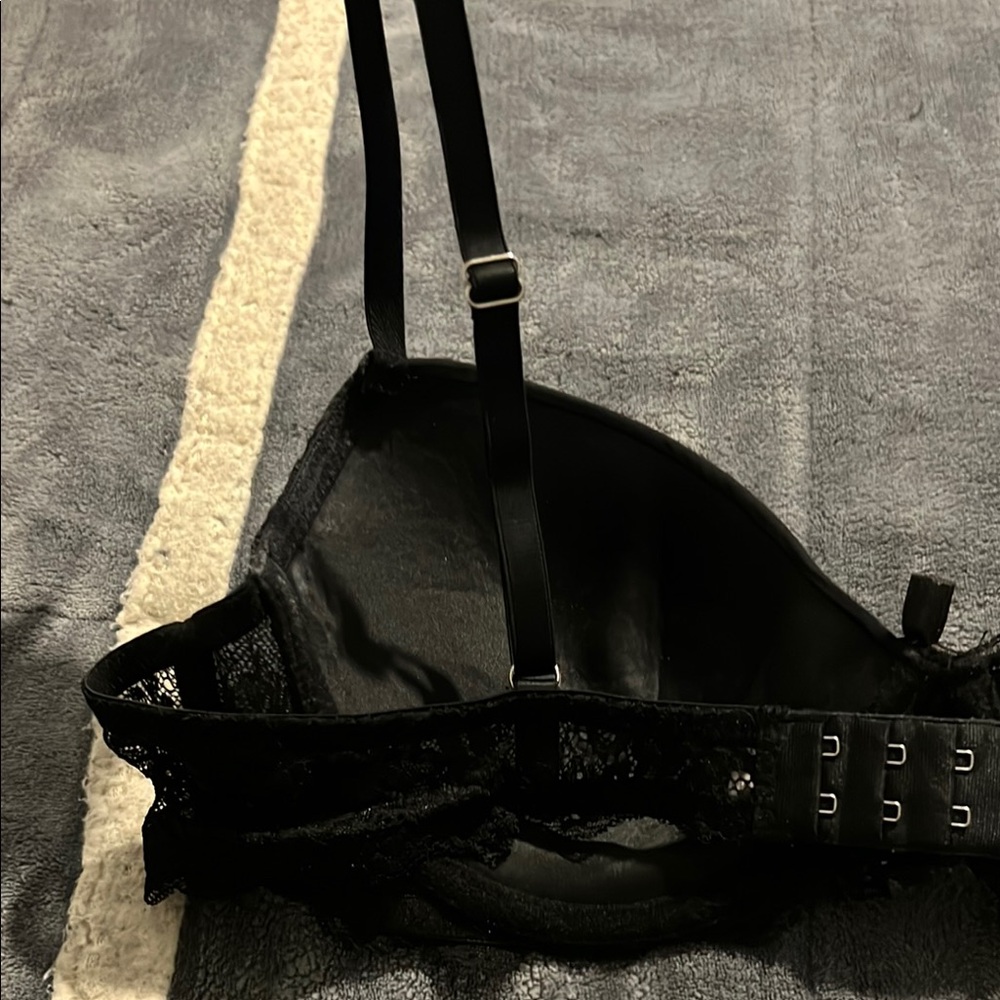 Classic Black Adjustable Strap Bra - Picture 5 of 9